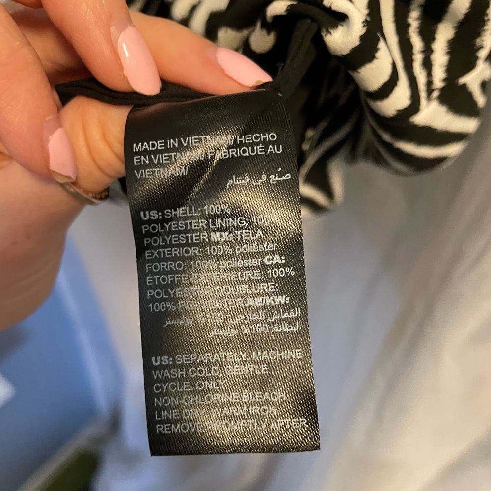 FUN LITTLE BLACK DRESS! (Reversible!) - Picture 4 of 4